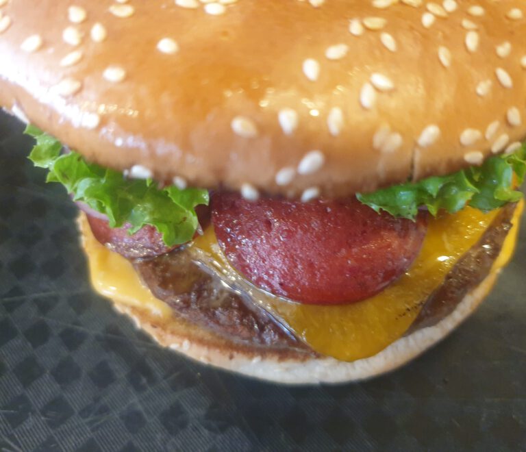 Cheeseburger mit Sucuk